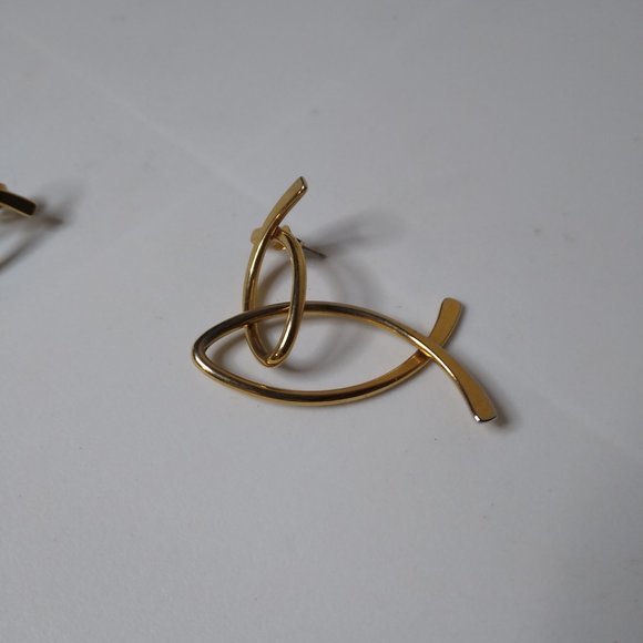 Vintage Metal Dangle Earrings - Picture 4 of 16